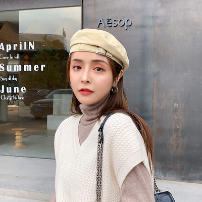 Καθημερινή γυναίκα μπερέ σε δύο μοντέλα