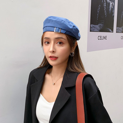 Καθημερινή γυναίκα μπερέ σε δύο μοντέλα