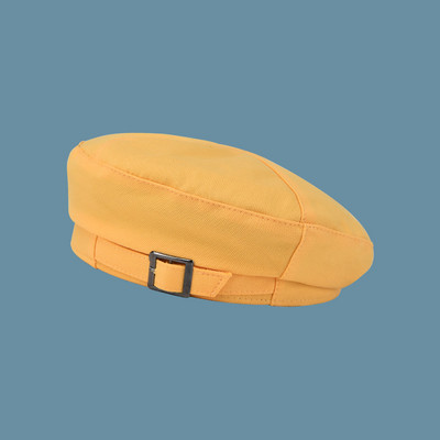 Καθημερινή γυναίκα μπερέ σε δύο μοντέλα