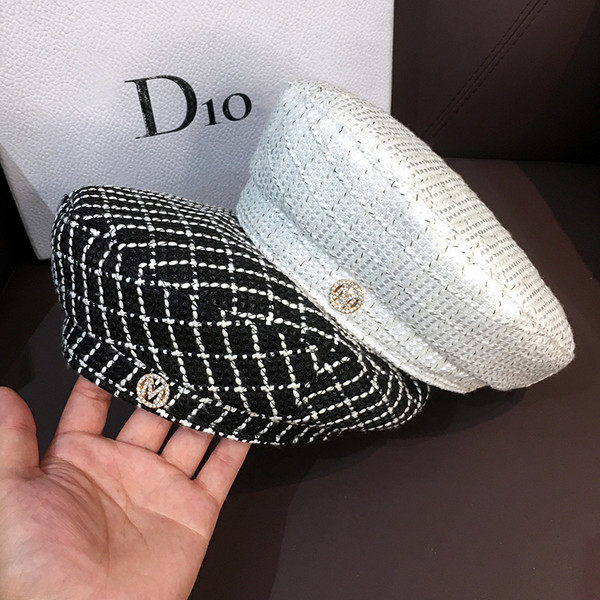 Modern női sapka fém elemes berettel