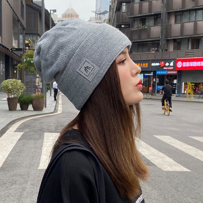 Γυναικείο χειμερινό casual καπέλο με έμβλημα