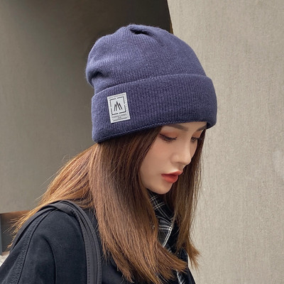 Γυναικείο χειμερινό casual καπέλο με έμβλημα