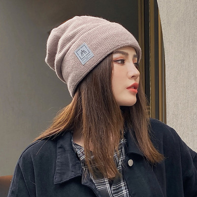 Γυναικείο χειμερινό casual καπέλο με έμβλημα