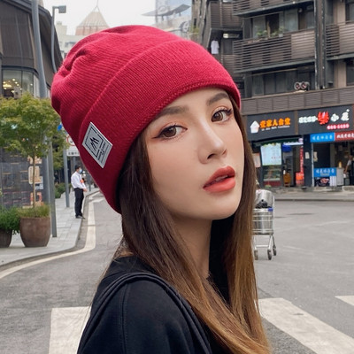 Γυναικείο χειμερινό casual καπέλο με έμβλημα