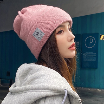 Γυναικείο χειμερινό casual καπέλο με έμβλημα