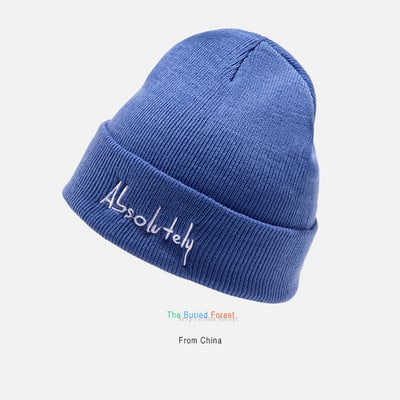 Női téli sapka hímzéssel - több modell