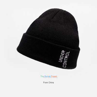 Női téli sapka hímzéssel - több modell