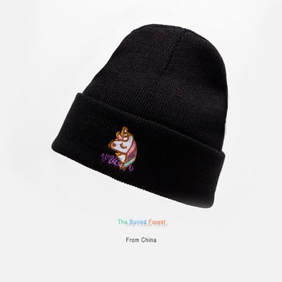 Női téli sapka hímzéssel - több modell