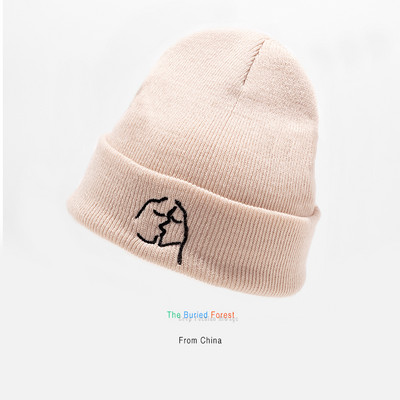 Női téli sapka hímzéssel - több modell