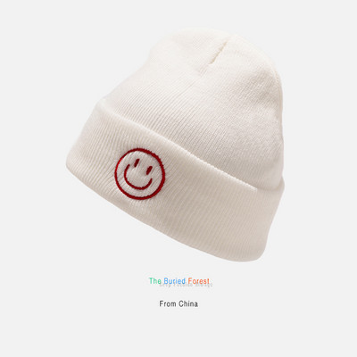 Női téli sapka hímzéssel - több modell