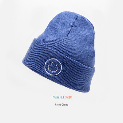 Női téli sapka hímzéssel - több modell