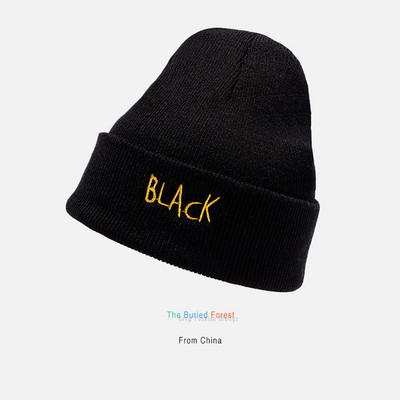 Női téli sapka hímzéssel - több modell