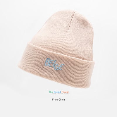 Női téli sapka hímzéssel - több modell