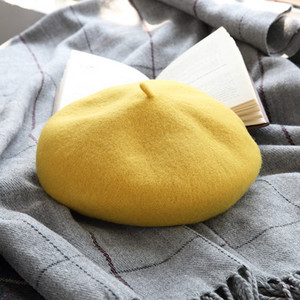 Őszi-téli barett sapka nőknek