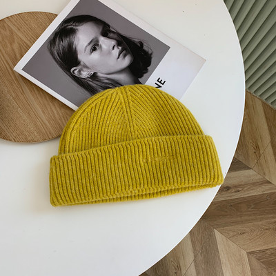 Πλεκτό γυναικείο καπέλο με επιγραφή