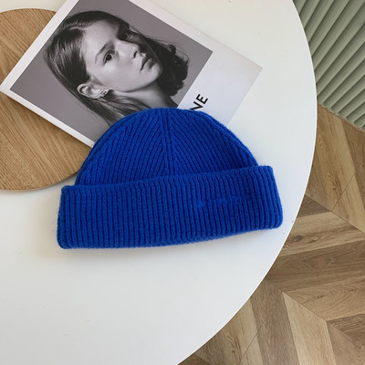 Πλεκτό γυναικείο καπέλο με επιγραφή