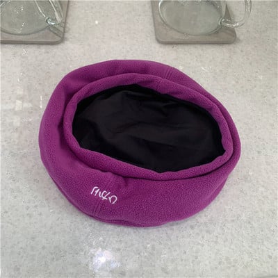 Női gyapjú barett hímzéssel