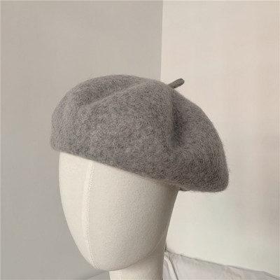 Alkalmi női barett típusú sapka