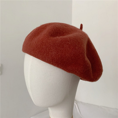 Alkalmi női barett típusú sapka