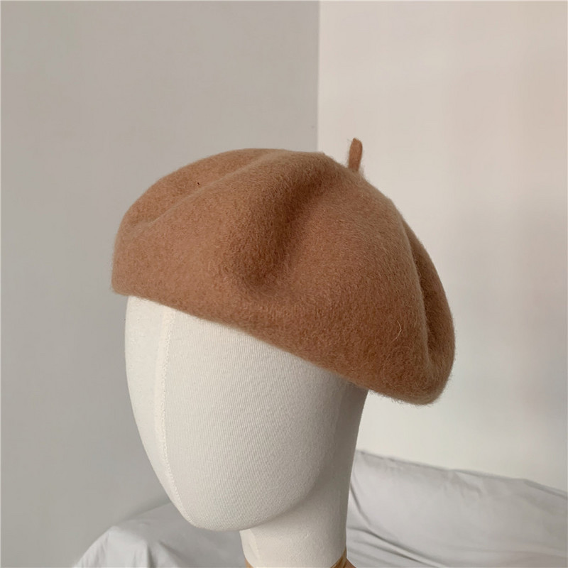 Alkalmi női barett típusú sapka