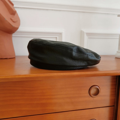 Új modell női sapka műbőrből