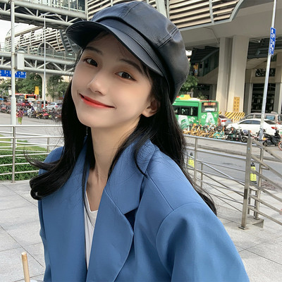 Μοντέρνο γυναικείο καπέλο με γείσο σε διάφορα μοντέλα