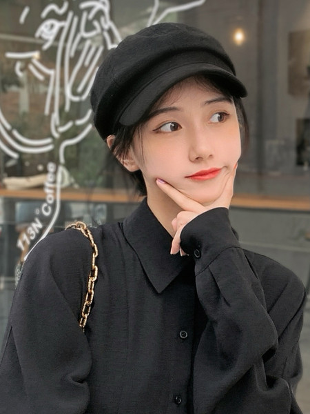 Μοντέρνο γυναικείο καπέλο με γείσο σε διάφορα μοντέλα