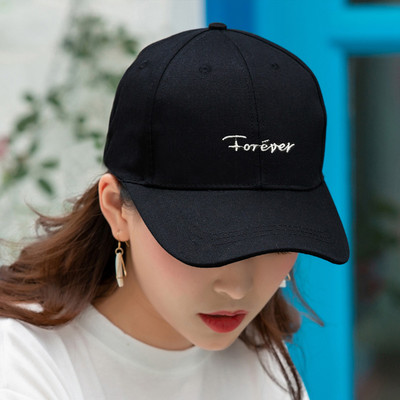 Női sapka napellenzővel és hímzéssel - több modell