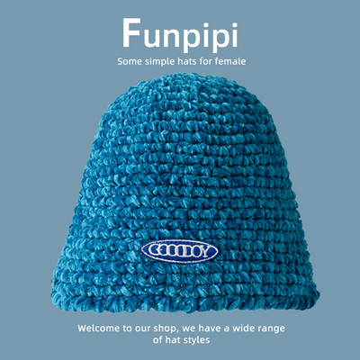 Γυναικείο καπέλο με έμβλημα