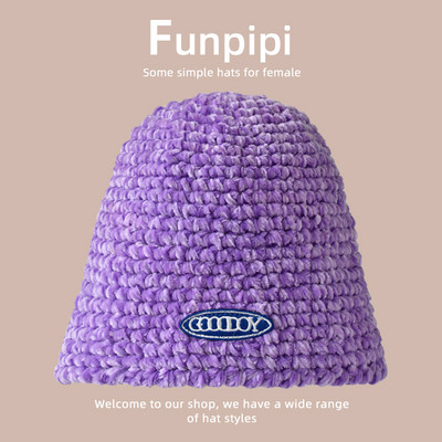 Γυναικείο καπέλο με έμβλημα