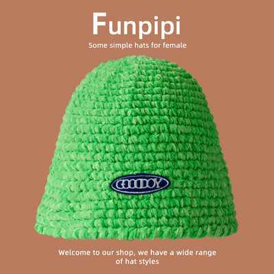 Γυναικείο καπέλο με έμβλημα