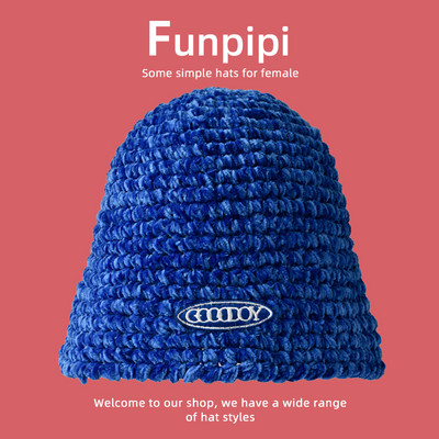 Γυναικείο καπέλο με έμβλημα