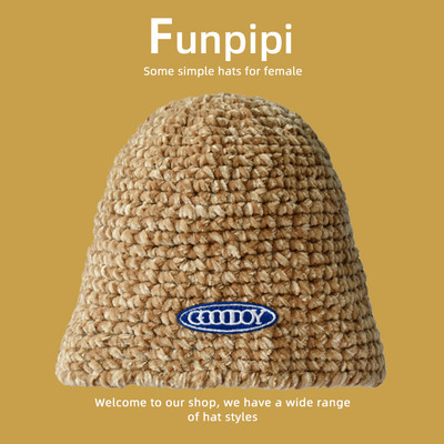 Γυναικείο καπέλο με έμβλημα