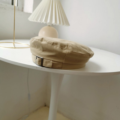 Γυναικείο μπερέ με αγκράφα