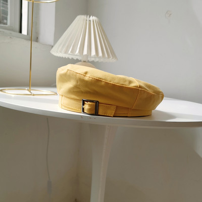 Γυναικείο μπερέ με αγκράφα