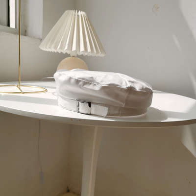 Γυναικείο μπερέ με αγκράφα