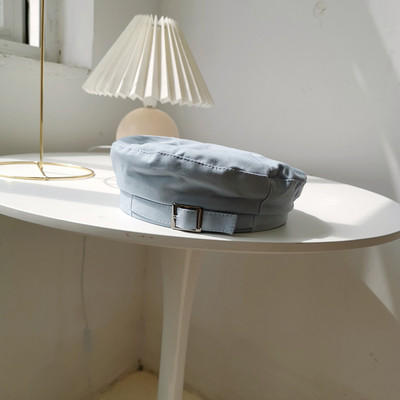 Γυναικείο μπερέ με αγκράφα