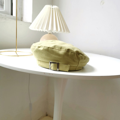 Γυναικείο μπερέ με αγκράφα