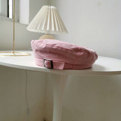 Γυναικείο μπερέ με αγκράφα