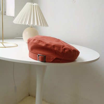 Γυναικείο μπερέ με αγκράφα