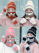 Női téli sapka tollal