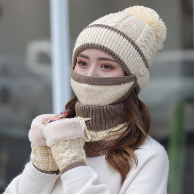 Női téli sapka tollal