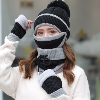 Női téli sapka tollal