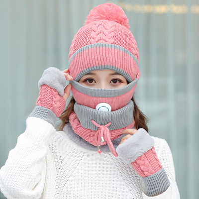 Női téli sapka tollal