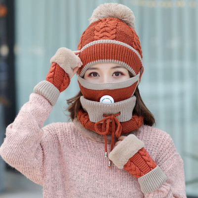 Női téli sapka tollal