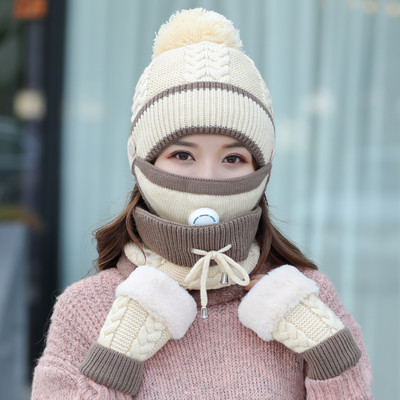 Női téli sapka tollal