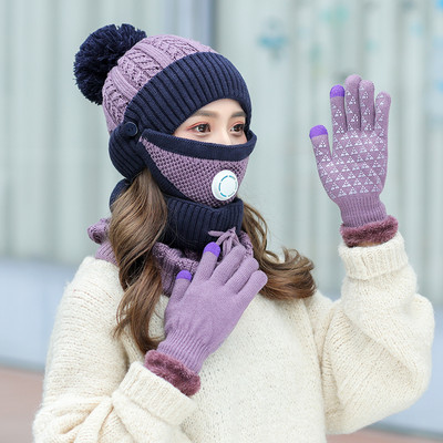 Női téli sapka tollal