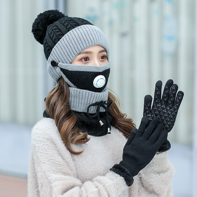 Női téli sapka tollal