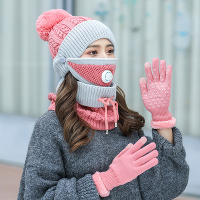 Női téli sapka tollal