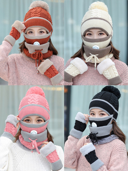 Női téli sapka tollal